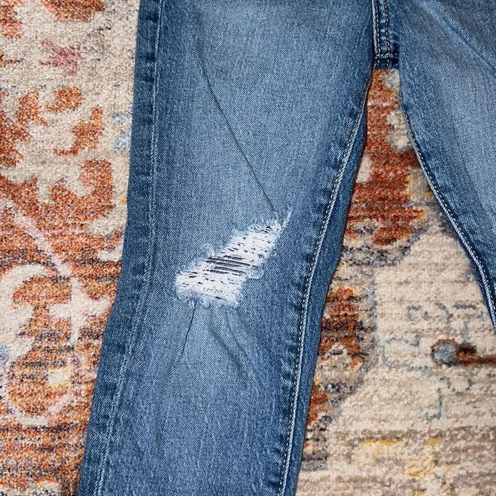 Art Class Distressed Jeans  - Picture 2 of 9